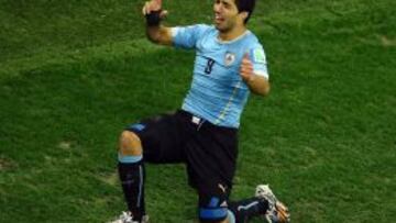 Luis Suárez dispara a Uruguay.