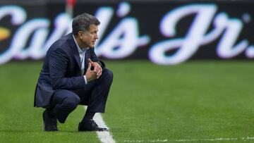 RCN Radio de Colombia informó que el técnico de la Selección Mexicana tendría un acuerdo verbal con el representativo de su país, pero un comunicado oficial lo refuta.