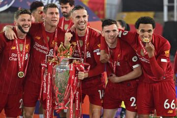 Jordan Henderson, Adam Lallana, James Milner, Andrew Robertson y Trent Alexander-Arnold. 