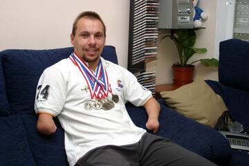 Una de las grandes leyendas del deporte adaptado espa?ol. El mallorqu¨ªn se retira con 50 a?os despu¨¦s de conseguir diecis¨¦is medallas en los Juegos Paral¨ªmpicos de 1992 hasta 2008. Javier tiene en su haber cinco oros, cinco platas y seis bronces paral¨ªmpicos en las 35 temporadas que estuvo en activo.