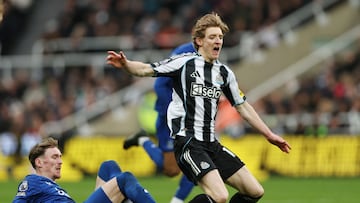 Soccer Football - Premier League - Newcastle United v Everton - St James' Park, Newcastle, Britain - February 28, 2026 Newcastle United's Anthony Gordon in action with Everton's James Garner Action Images via Reuters/Lee Smith EDITORIAL USE ONLY. NO USE WITH UNAUTHORIZED AUDIO, VIDEO, DATA, FIXTURE LISTS, CLUB/LEAGUE LOGOS OR 'LIVE' SERVICES. ONLINE IN-MATCH USE LIMITED TO 120 IMAGES, NO VIDEO EMULATION. NO USE IN BETTING, GAMES OR SINGLE CLUB/LEAGUE/PLAYER PUBLICATIONS. PLEASE CONTACT YOUR ACCOUNT REPRESENTATIVE FOR FURTHER DETAILS..