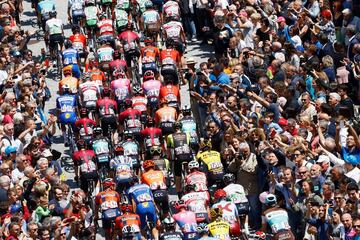 Decimosegunda etapa entre Cuneo y Pinerolo de 156 km.