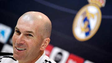 Real Madrid&#039;s French coach Zinedine Zidane smiles during a press conference at the Valdebebas training facilities in Madrid on March 15, 2019. (Photo by GABRIEL BOUYS / AFP)