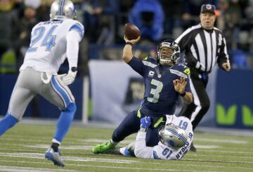 Sack de Kerry Hyder a Russell Wilson. Por algo los Seahawks prefirieron echar el órdago a la carrera.