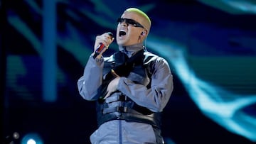 ARCHIVO - Bad Bunny realiza un popurr&iacute; en los Premios Billboard de la M&uacute;sica Latina en Las Vegas el 25 de abril de 2019. Bad Bunny actuar&aacute; en los Premios Grammy de este mes.