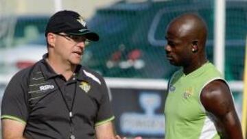 Emaná se queda en el Betis y entra en la convocatoria ante el Salamanca