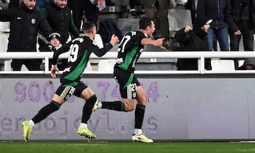 En el minuto 93’, el Burgos empataba con el Eldense. Segundos después, un vuelo sin motor de David López, en un córner, acabó con el tanto de la victoria del equipo local. Su primer gol del curso que sirve para dar tres puntos vitales.