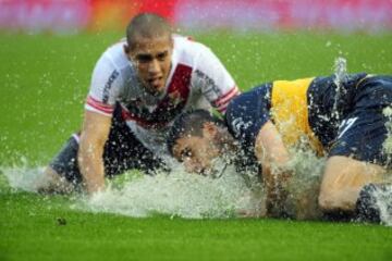 Jonatan Maidana (I) de River y Jonathan Caleri (D) de Boca, durante el juego de la fecha 10 del Torneo de Primera Division de la Liga Argentina de Futbol en el Estadio Monumental  el 5 de Octubre de 2014 en Buenos Aires, Argentina. (Foto: Gustavo Ortiz).