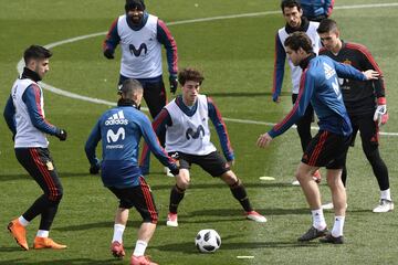 Odriozola en el centro del rondo.