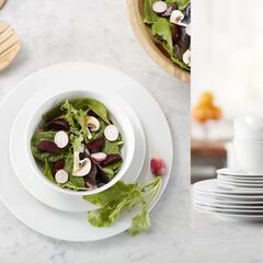 Esta vajilla Amazon Basics con más de 10,900 valoraciones tiene un 18% de descuento