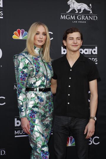 La actriz británica Sophie Turner y el actor estadounidense Tye Sheridan.