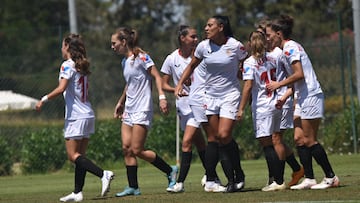 Martín-Prieto, tras marcar su primer gol en la pretemporada del Sevilla.