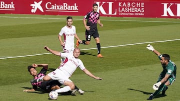 El vestuario del Sabadell cierra filas: “Los puntos llegarán”