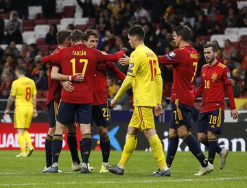 5-0. Mikel Oyarzabal celebró el quinto gol.