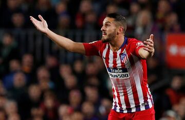 Es escudo. Casi el único jugador sobre el que no hay dudas de su futuro el año que viene. Seguirá. Sin Godín será primer capitán. Es el 8º con más partidos en el Atleti, 408, el único que podría alcanzar y superar los 553 de Adelardo.