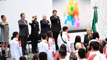 Los atletas que ir&aacute;n a la capital peruana para representar a nuestro pa&iacute;s en la justa panamericana fueron recibidos por el presidente en Palacio Nacional.