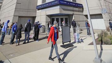 CHICAGO, ILLINOIS - NOVEMBER 03: Voters wait in line to cast their vote at the United Center on November 03, 2020 in Chicago, Illinois. After a record-breaking early voting turnout, Americans head to the polls on the last day to cast their vote for incumb