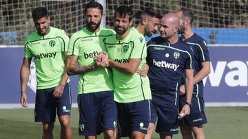 Paco L&oacute;pez ya prepara la pretemporada junto a sus ayudantes.