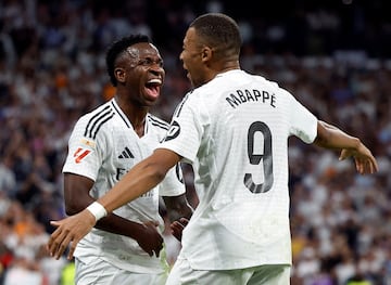 Vinicius and Mbappé celebrate a goal against Espanyol