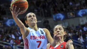 Alba Torrens entra ante Nevriye Yilmaz.