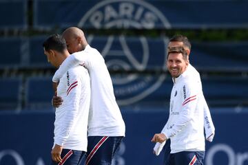 Lionel Messi saliendo al entranmiento del Paris Saint-Germain.