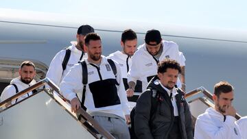 Paris Saint-Germain's Lionel Messi (L), Neymar (R) and other players of the PSG team arrive at an airport in the Saudi capital Riyadh, on January 19, 2023, ahead of a friendly football match as part of the Riyadh Season Cup, against a select side made up of players from Cristiano Ronaldo's new club Al Nassr and their Saudi rivals Al Hilal. - Besides Messi, PSG stars expected to play include France striker Kylian Mbappe and Achraf Hakimi.