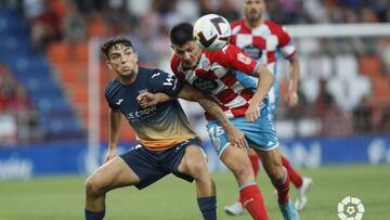Naim (Leganés) y Loureiro (Lugo) en el partido de LaLiga SmartBank 2022-2023.