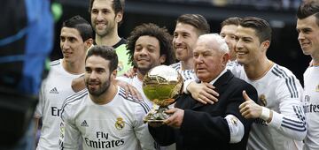 Agustín Herrerín dejó imágenes para el recuerdo, como su agradecimiento, llorando de la emoción, cuando Cristiano le ofreció ante todo el madridismo uno de sus Balones de Oro. "Me temblaban las piernas", diría después Herrerín.