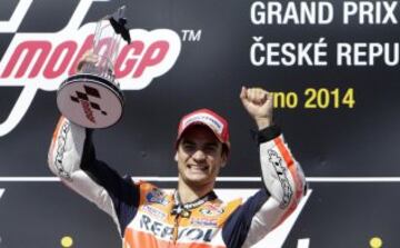 Dani Pedrosa en el podio del GP de la República Checa celebrando su victoria