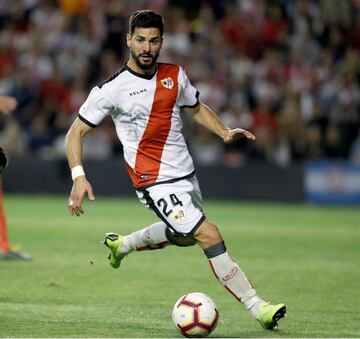 El delantero malagueño militó cuatro temporadas en el equipo franjirrojo en las que vivió dos descensos a Segunda y un ascenso a Primera. Tras una buena primera temporada en que consiguió 12 tantos, su producción fue disminuyendo hasta que la última temporada sólo jugó diez partidos y no logró ningún gol. 