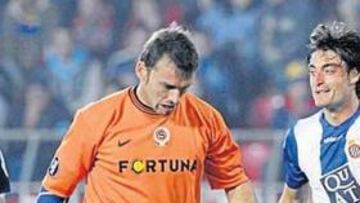 <b>GOLAZO DE RIERA. </b>El mallorquín se reivindicó con un golazo que supuso el 0-2 y su segundo tanto en Europa.