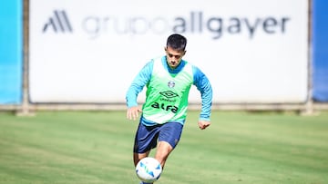 Un chileno recupera terreno lentamente en Brasil: la Roja lo necesita