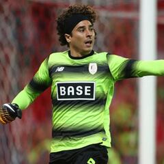 Guillermo Ochoa empató con el Standard Lieja