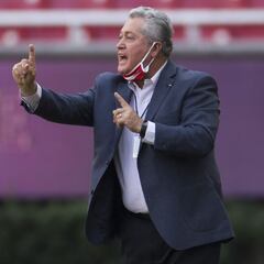 Vucetich ya piensa en dos o tres refuerzos para Chivas