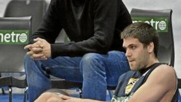 <b>LESIONADO. </b>Felipe Reyes padece lumbalgia, ayer no se ejercitó y hoy no podrá jugar el primer partido.