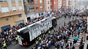 18/04/25 PARTIDO SEGUNDA DIVISION
ESTADIO SKYFI CASTALIA
CD CASTELLON - ALMERIA
RECIBIMIENTO AL AUTOBUS AUTOCAR DEL CASTELLON AMBIENTE SEGUIDORES