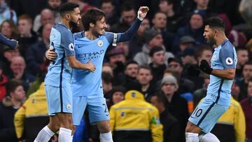 Clichy, Silva y Agüero celebran un gol.