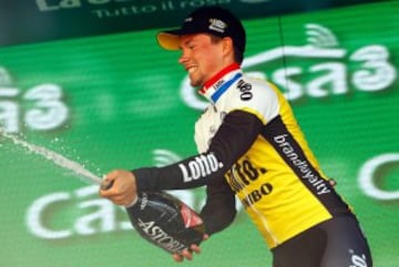 Primoz Roglic celebra la victoria de etapa. 