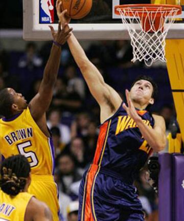 Najera fue intercambiado en 2004, un trade que tenía como objetivo la llegada de Erick Dampier a Dallas. De tal manera, Golden State fue el segundo equipo del mexicano, donde apenas permaneció media temporada y mejoró sus cifras a 4.2 puntos y 0.9 asistencias por aparición.