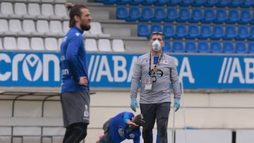 Manuel Pombo, preparador f&iacute;sico del Deportivo, durante el entrenamiento del equipo en Abegondo.