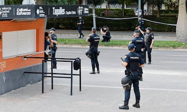 Con un alto dispositivo de seguridad, el Valencia Basket recibe al Maccabi de Tel Aviv en la tercera jornada de la Euroliga. El partido ha sido declarado de alto riesgo y habrá cerca de 700 agentes velando por la seguridad dentro y fuera del pabellón.