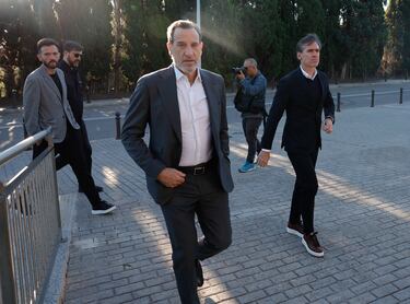 Voro, extrenador del Valencia, en el tanatorio de Valencia para despedir a José Manuel Ochotorena.