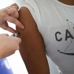 Un error obliga a poner una tercera dosis de Pfizer a decenas de personas en España