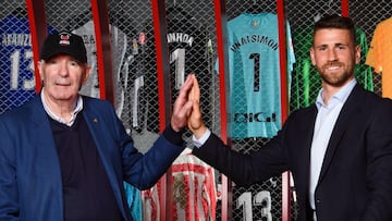 Iribar, con Unai Simón en una imagen cedida por el Athletic.