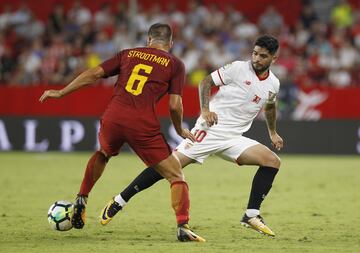 Banega y Strootman.