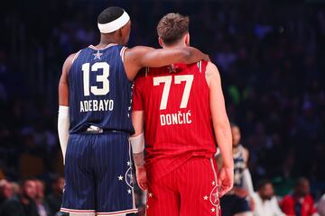 Confidencias entre Luka Doncic y Bam Adebayo.