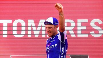 Quick-Step Floors&#039; Italian cyclist Matteo Trentin celebrates on the podium after winning the 13th stage of the 72nd edition of &quot;La Vuelta&quot; Tour of Spain cycling race, a 197 km race from Coin to Tomares, on September 1, 2017. / AFP PHOTO / JOSE JORDAN