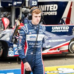 Un niño en las 24 Horas con gasolina sin petróleo