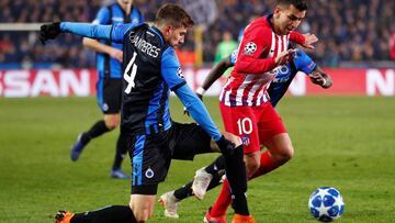 Soccer Football - Champions League - Group Stage - Group A - Club Brugge v Atletico Madrid - Jan Breydel Stadium, Bruges, Belgium - December 11, 2018  Atletico Madrid&#039;s Angel Correa in action with Club Brugge&#039;s Luan Peres   REUTERS/Francois Leno