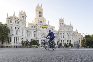 La Fiesta de la Bicicleta es un evento que se ha convertido en una tradición para muchos ciudadanos y familias que disfrutan del uso de la bicicleta. Durante el día de hoy en la Castellana ha celebrado su 41º edición. 